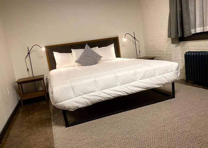 3E-*New* Apartment -5 Min From Downtown, Sleeps 4